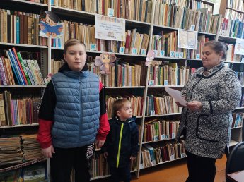 В Кочетовская сельская библиотека провела литературное путешествие «С книгой мир добрей и ярче».