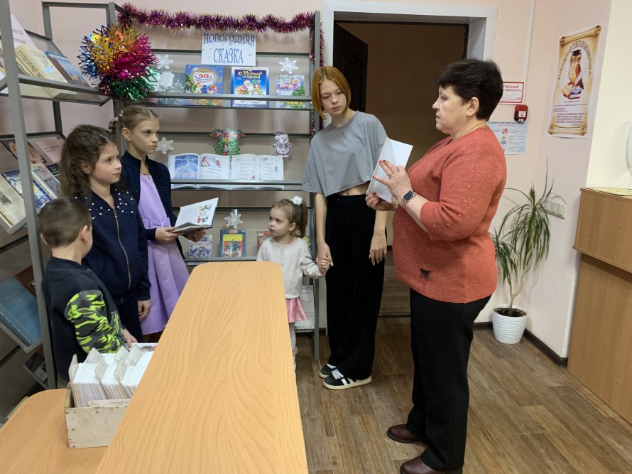 Книжная выставка «Новогодняя сказка».